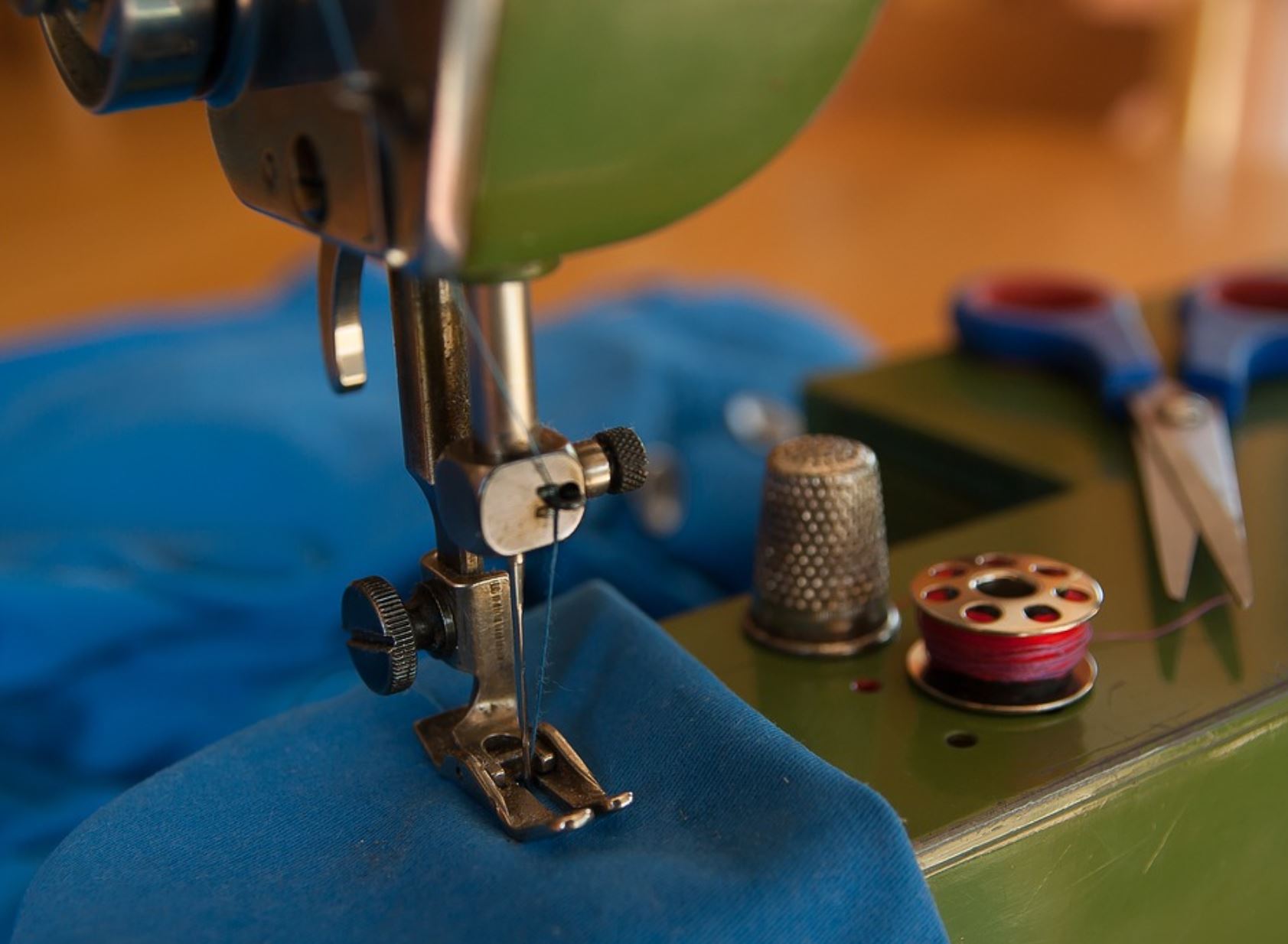 Five Reasons to Choose a Portable Sewing Machine
